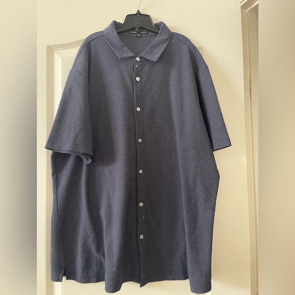 Short sleeve men’s button up shirt